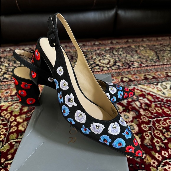 Ann Taylor Black Floral Embroidered Heels new w original box and packaging 7.5 - Picture 3 of 7